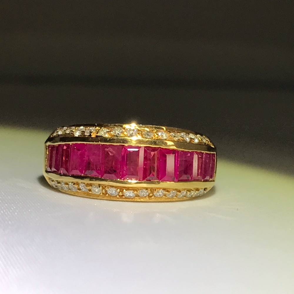 18K Ruby & Diamond Ring - Picture 2 of 16